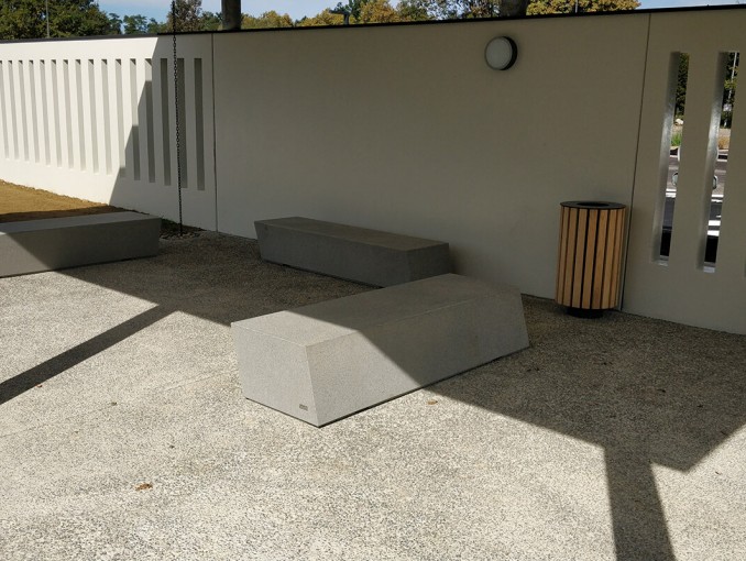 Bancs urbains en béton Zuera - Cimetière de La Teulière